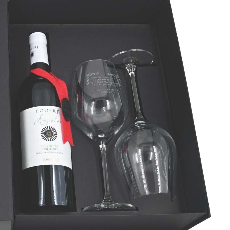 PISA: Witte wijn met twee Italesse wijnglazen PISA: Witte wijn met twee Italesse wijnglazen