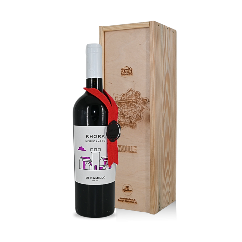 Khora rode wijn in kist met Zwolle kunstgravure Khora rode wijn in kist met Zwolle kunstgravure