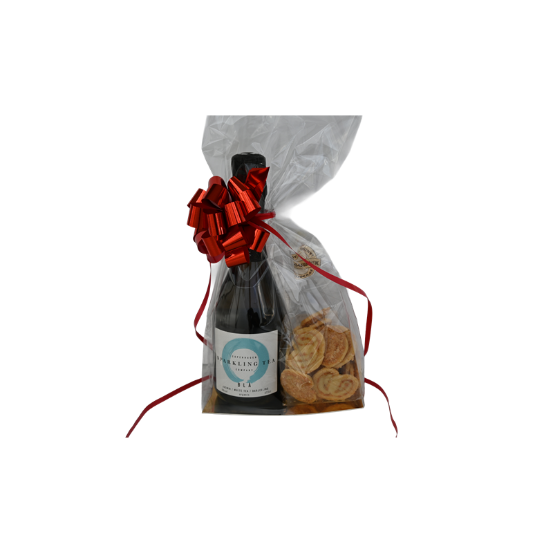 Kerstpakketje 0,0% - Flesje Sparkling tea met kaasvlinders Kerstpakketje 0,0% - Flesje Sparkling tea met kaasvlinders